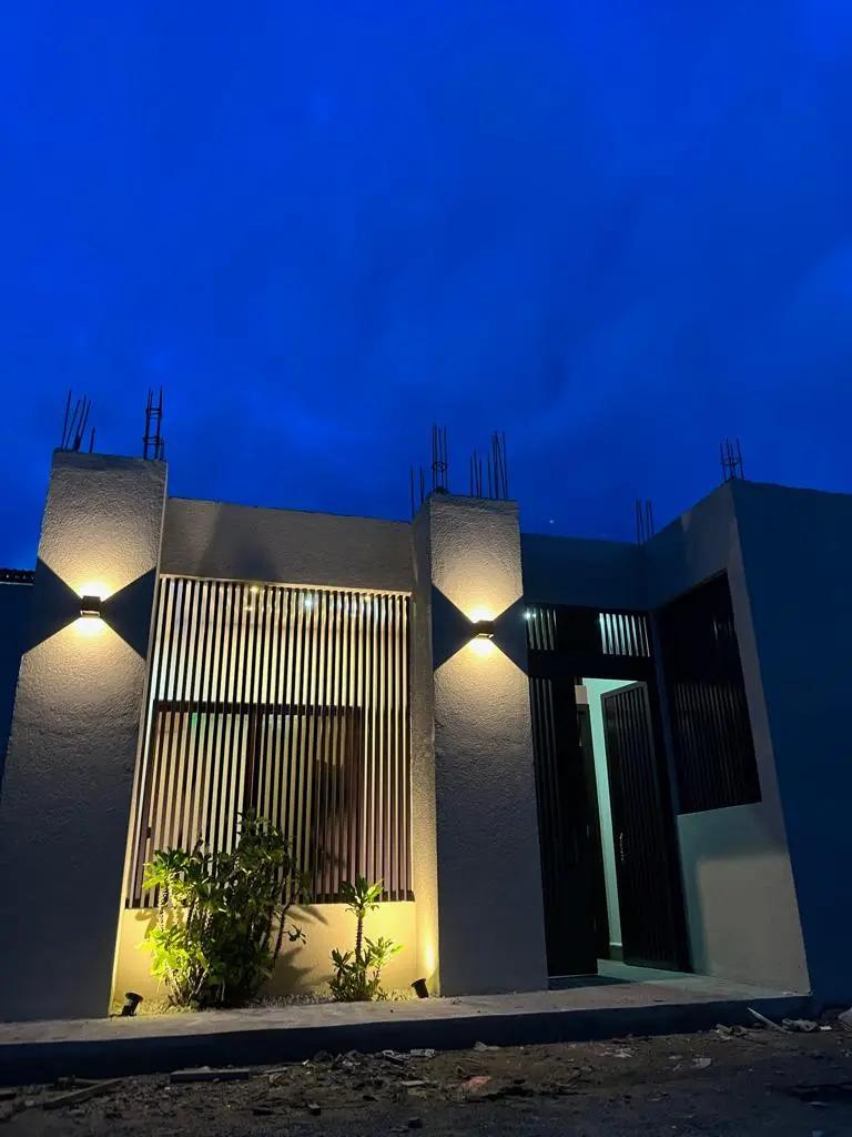 Apartamentos BancoCCI con iluminación nocturna